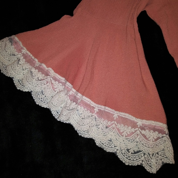 Vintage Entro Rose Blouse with Bell Sleeves & Scalloped Lace Accents - Picture 3 of 6